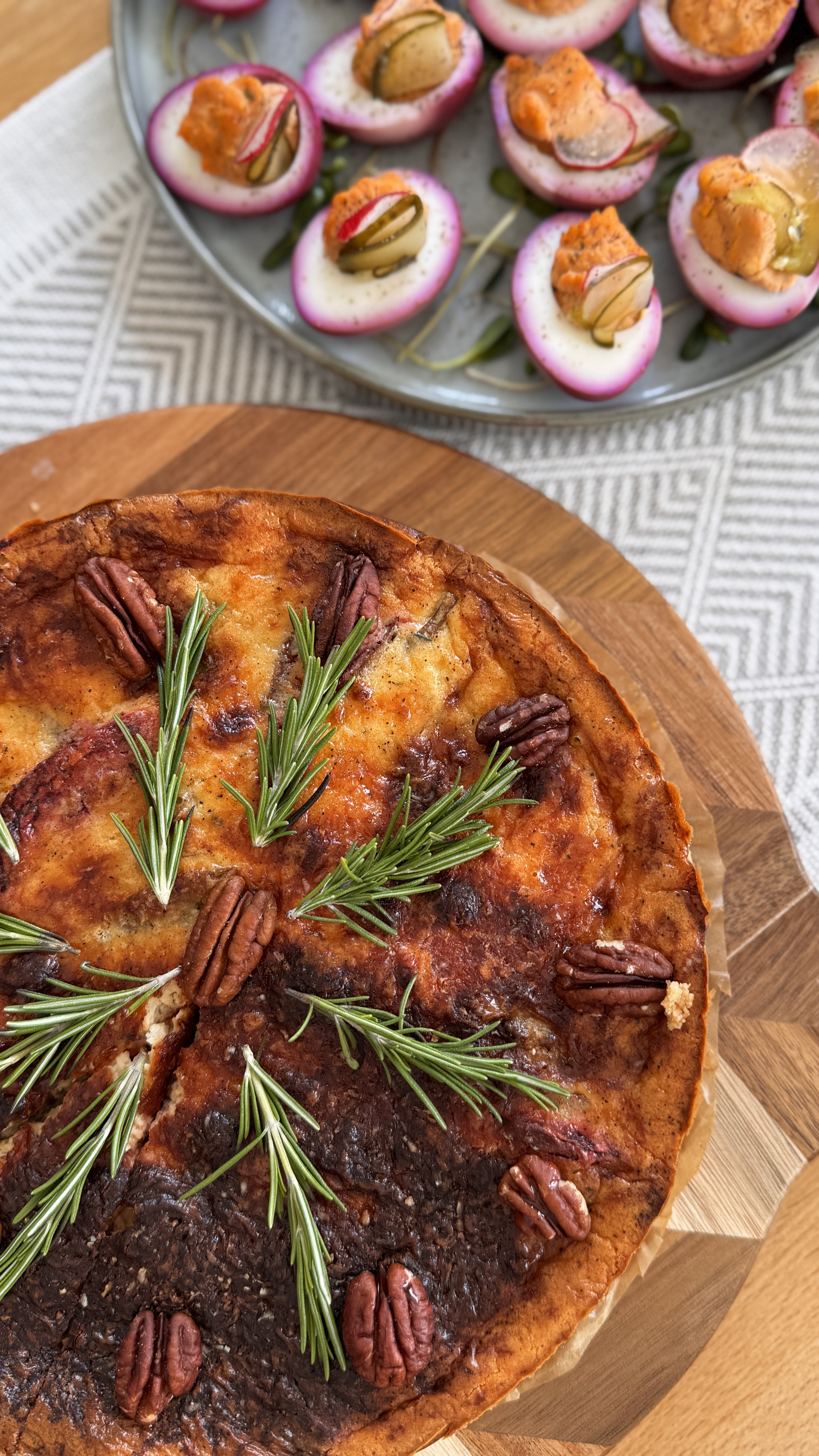 Tarta z burakiem, gruszką i gorgonzolą